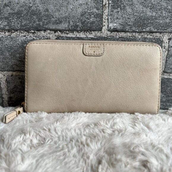Fossil Bone Colored Leather Zip Wallet - Picture 1 of 4